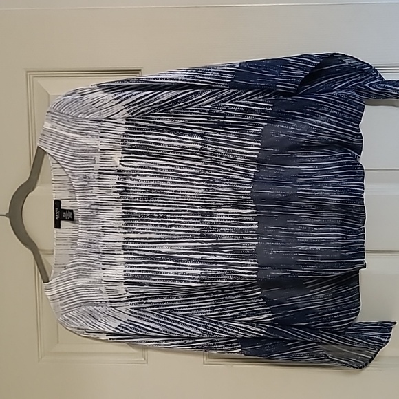 Alfani navy/white sheer ombre top w cami. Sheer winged sleeve,ruched waist P/M. - Picture 1 of 9